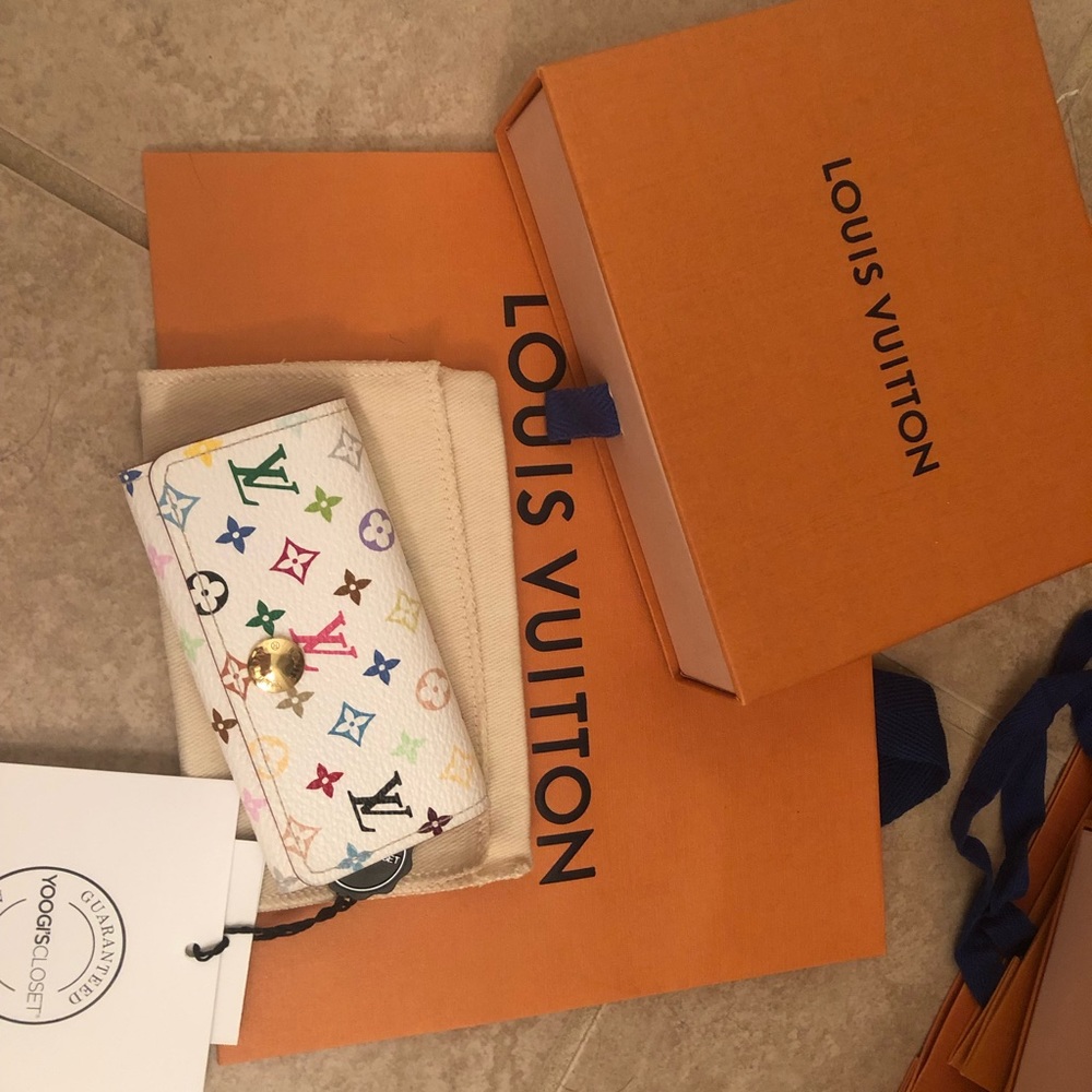 Sold! LOUIS VUITTON White Monogram 4 Key Holder